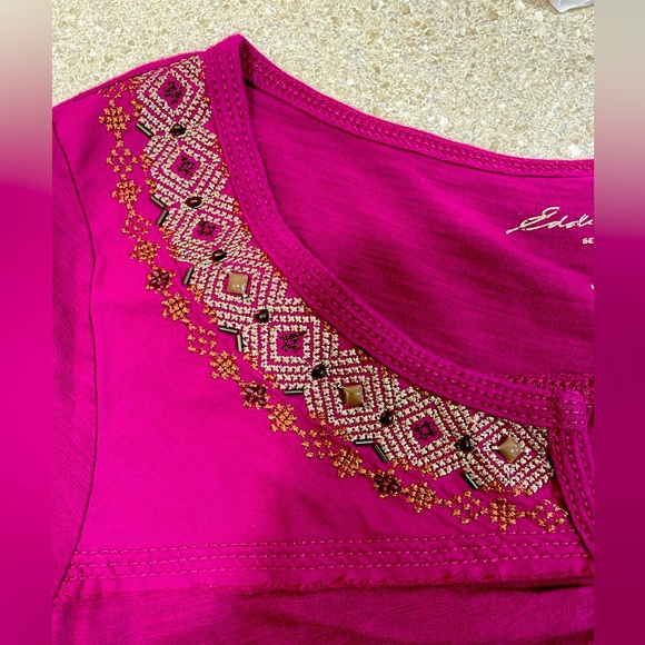 Eddie Bauer XS T-shirt Magenta, with embroidery and beading. - Picture 5 of 5